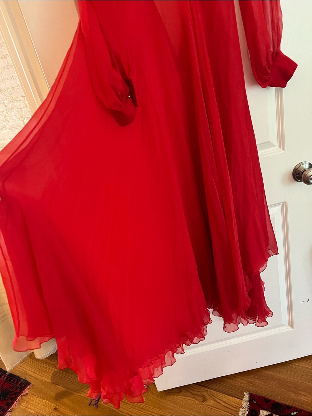 Gorgeous Gucci Vibrant Red Sheer Silk Chiffon Tea Length Cowl Neck Dress - Picture 4 of 12